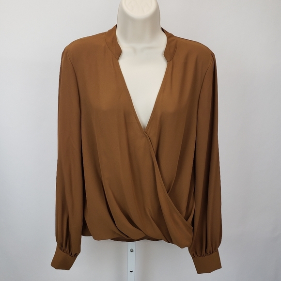 Lush blouse with plunge neckline and cutout in back Size Small - Picture 1 of 9
